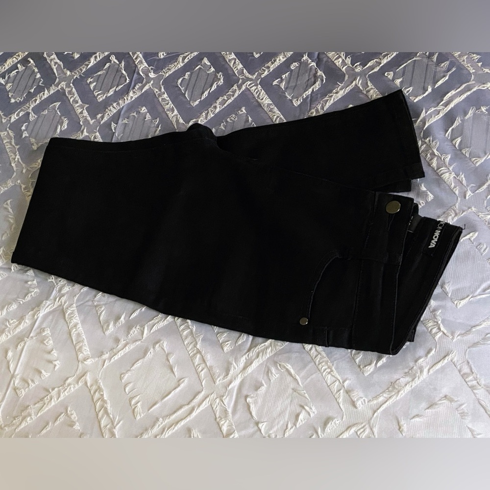 Fashion Nova Black Straight Leg Jeans